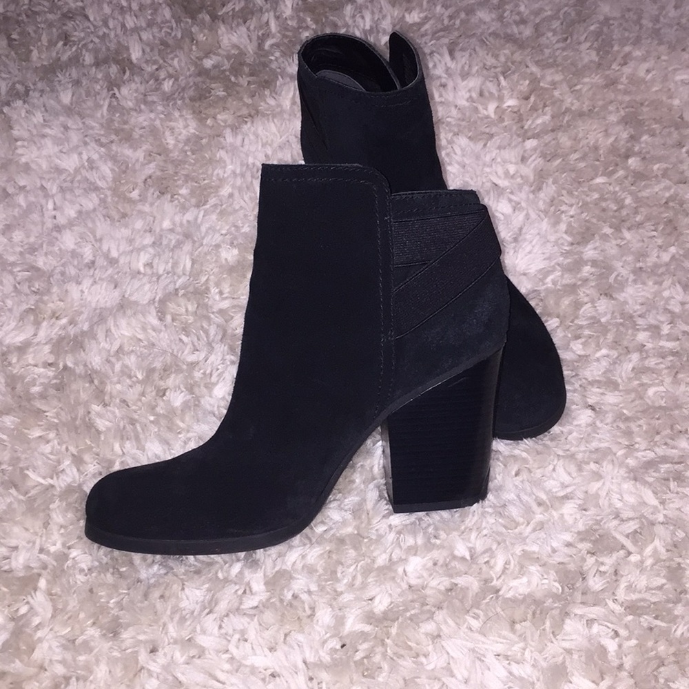Kenneth Cole black bootie.